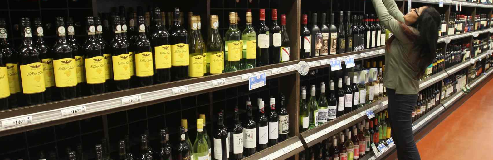 2 Winnipeg residents are accused of more than 130 thefts from liquor stores