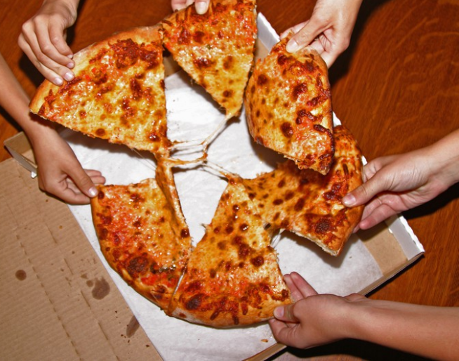 Winnipeg Air Traffic Controllers expressed support for their colleagues from the United States by sending pizza to them