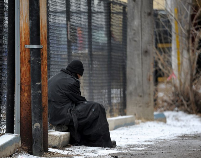 Detroit company creates sleeping coats and gives them to Winnipeg homeless people 