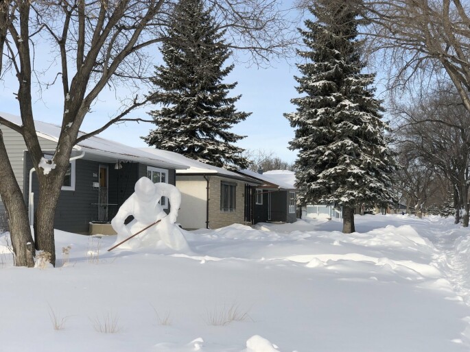 Winnipeg family makes one creative snowman