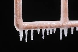 Winnipeggers struggle over frozen pipes