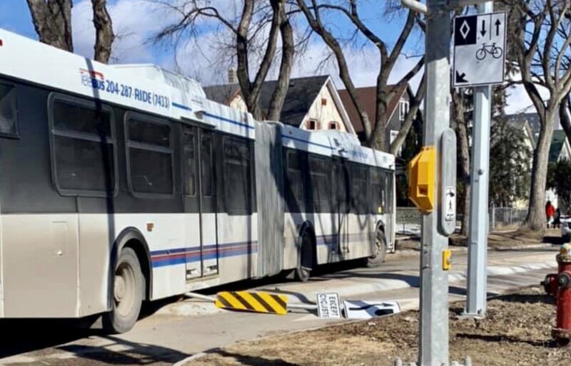 A bus gets stuck at the crossing