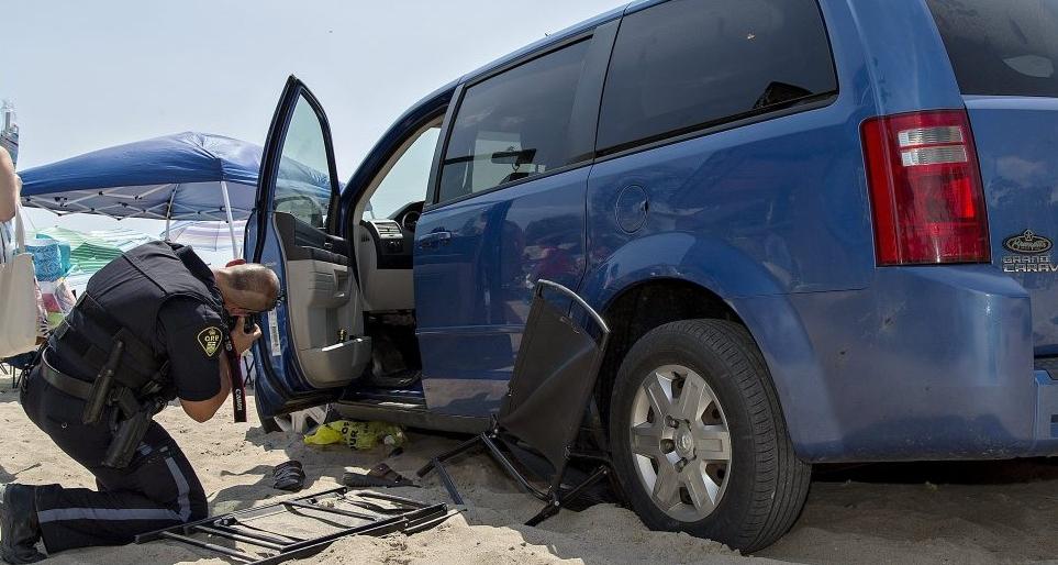 The driver who drove onto the beach in his van was detained by the police
