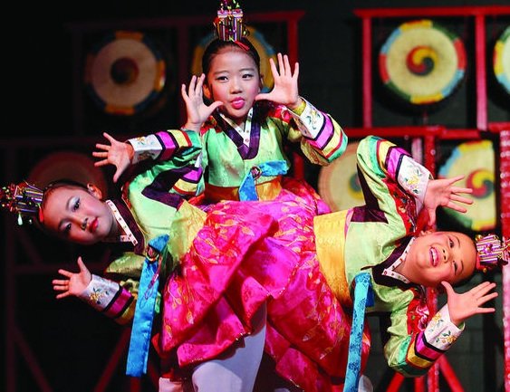 Folklorama: Don’t you have any printer at home? Do not come to the festival!
