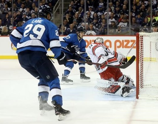 Winnipeg Jets won Carolina Hurricanes with the score 3-1 on Sunday