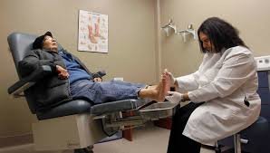 Volunteers help homeless at the Saul Sair Health Centre