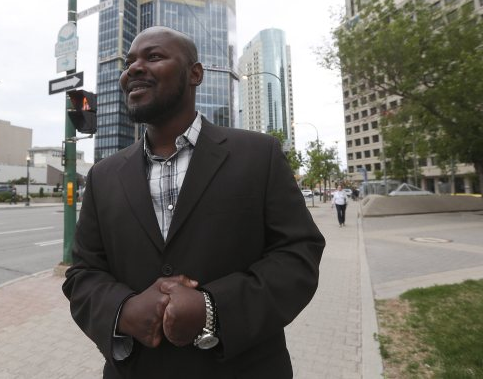 A man who lost his fingers because of frostbite settles down in Winnipeg