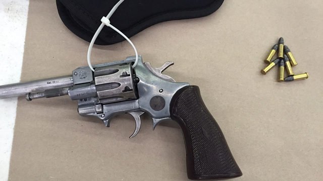 Man arrested with 2 guns and a hunting knife Man arrested with 2 guns and a hunting knife