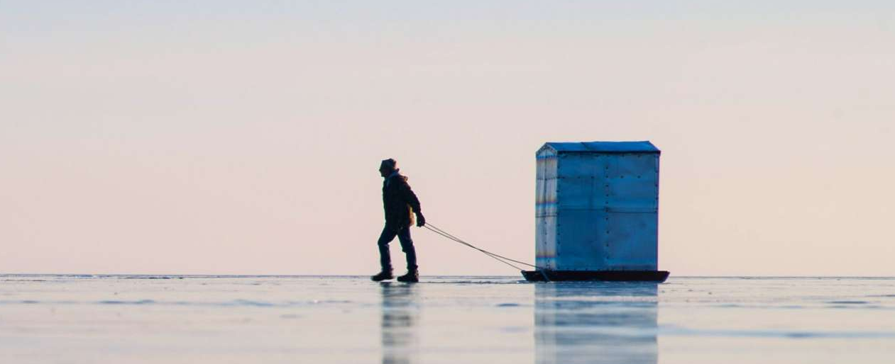 Two ice fishermen saw cars driving on rather thin ice