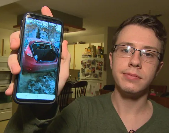 Сar's hatch snatched just a week before Christmas