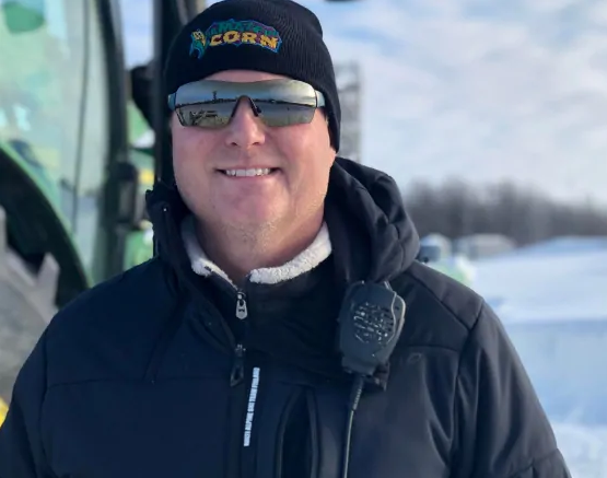 Manitoba resident built a snow maze claiming a world record