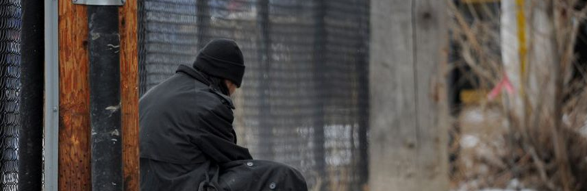 Detroit company creates sleeping coats and gives them to Winnipeg homeless people 