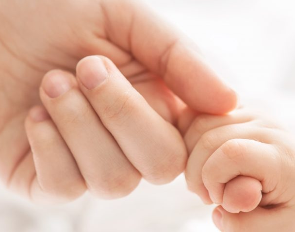 Winnipeg birth photographer turns pain into moments of beauty and serenity