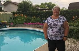Winnipegger offers backyard pool to teach kids to swim
